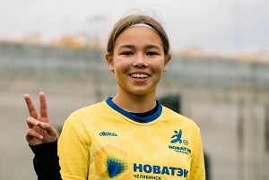 Челябинские команды школьников завоевали главный кубок турнира по мини-футболу «Футбол повсюду» на поле в сухом доке в Мурманске