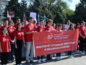 Парад первокурсников ВИТИ НИЯУ МИФИ стал городской традицией Волгодонска