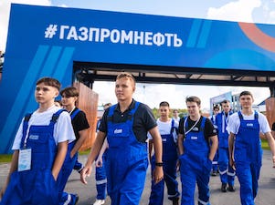 «Газпром нефть» и «Россия – страна возможностей» запустили программу карьерного туризма для школьников