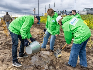 «Газпром добыча Уренгой» поддержал создание «Сада памяти» в Новом Уренгое