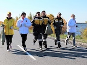 Волонтеры «Роснефти» совместили бег с уборкой на берегу сибирского озера Кымыл-Эмтор