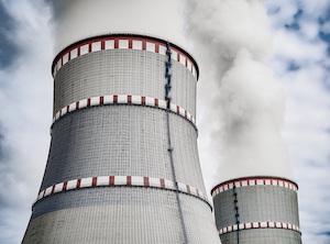 На Ленинградской АЭС покрыли защитным спецсоставом башенную испарительную градирню энергоблока №1