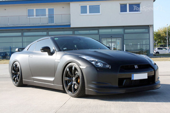 Немцы одели Nissan GT-R в черное