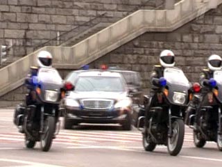 Водители, которым доверяют жизнь президента, показали свое мастерство