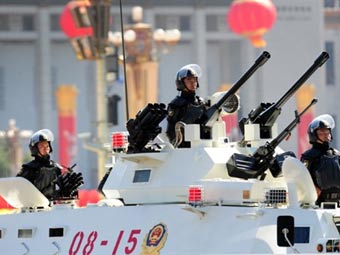 Китай продемонстрировал новейшее вооружение на параде в Пекине