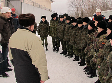 Специалисты «Карелэнерго» смонтировали освещение для кадетского корпуса