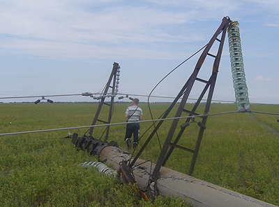 МЭС Центра восстановили опору, поврежденную сельхозтехникой