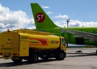 «Роснефть-Аэро» начала заправку самолетов S7 в Нижневартовске и Новом Уренгое