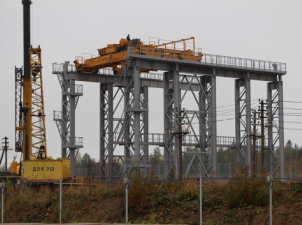 На стройплощадке ЛАЭС монтируют кран и эстакаду для перегрузки ядерного топлива