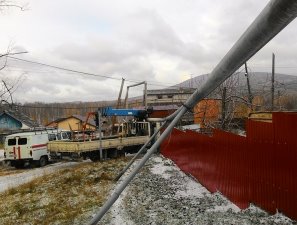В Качканаре грузовик сбил 10 опор газопровода