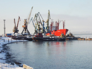 Порт Певека принял первые суда с грузом для строительства единственной в мире ПАТЭС