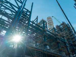 На Омском НПЗ смонтировали блок электродегидраторов