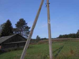 Правонарушитель возместил ущерб «Псковэнерго» за расстрел опоры в порховской деревне