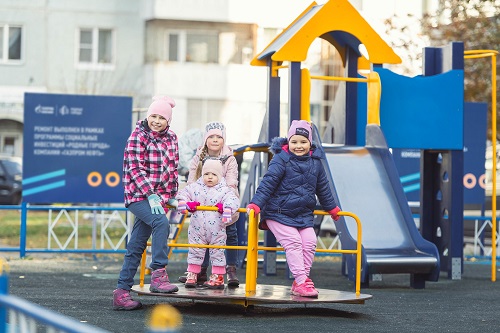 Омский НПЗ до конца 2020 года благоустроит 13 игровых площадок для детей