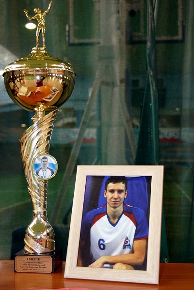 Волейбольный турнир памяти энергетика  Дмитрия Титова собрал шесть команд