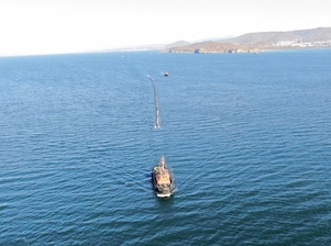 В бухту Бечевинская на Камчатке доставлена первая секция пульпопровода