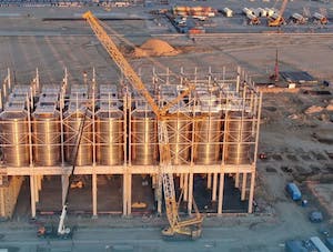 На логистическом комплексе Амурского ГХК смонтирован блок силосов