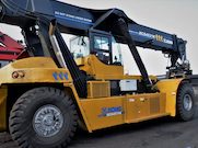 Ванинский порт пополнил парк перегрузочной техники новым ричстакером