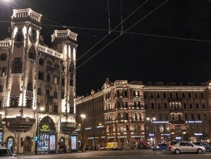 Площадь Льва Толстого в Санкт-Петербурге получила современную подсветку