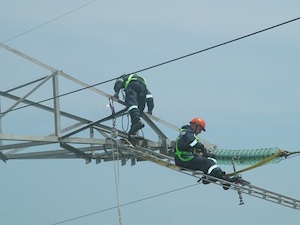 На ключевых магистральных ЛЭП Дальнего Востока установлено 8 685 новых изоляторов