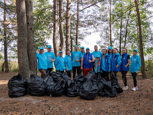Волонтеры ОМК очистили два пруда, реку и лесопосадку в Выксе