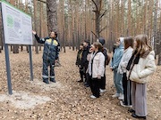 «РН-Уватнефтегаз» обустроил экотропу в тюменском лесопарке