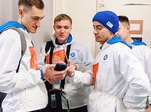 Специалисты Белоярской АЭС измерили уровень радиации у конструктивистских символов Екатеринбурга