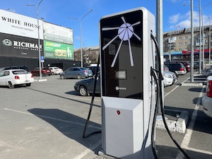 «Челябэнерго» установило в Миассе быструю электрозарядную станцию