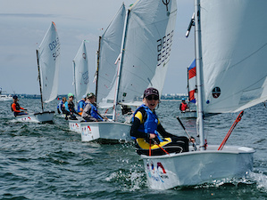 Новосибирская ГЭС поддерживает развитие детского парусного сопрта