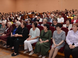 Волгодонские атомщики поздравили педагогов атомграда с Днем учителя