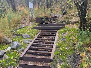 Кольская ВЭС благоустроила территорию родника на трассе Мурманск – Териберка