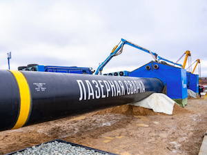 «Газпром» первым в мире начал применять лазерную сварку труб магистральных газопроводов в полевых условиях