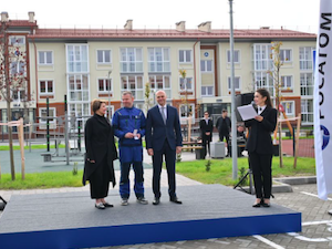 «Росатом» вручил ключи от новых квартир сотрудникам первой гигафабрики в России