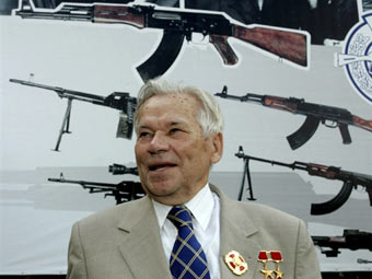 Михаилу Калашникову присвоили звание Героя России