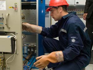 Саратовские энергетики смонтировали выключатели на «Кирпичной»