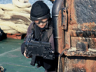 Милиционеры получили оружие для стрельбы из-за угла