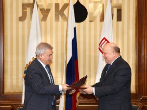 ЛУКОЙЛ построит на автодороге «Волга» трассовые «зеркальные» АЗС