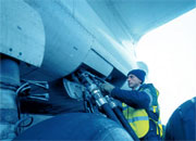 В аэропортах Екатеринбурга и Улан-Удэ запахло керосином