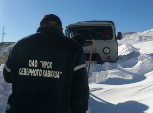 Снежные заносы высотой в метр не стали помехой для замены трансформаторной подстанции в Дагестане