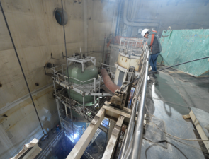 На строящемся блоке № 4 Ростовской АЭС завершается монтаж трубопроводов системы безопасности реакторного отделения