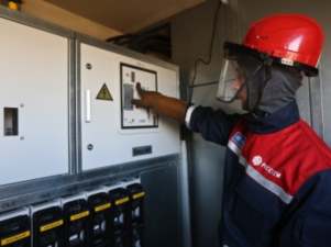 «Ленэнерго» установило трансформаторы для электроснабжения незаконно обесточенного поселка «Подсолнухи»