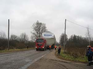 «Псковэнерго» демонтирует ЛЭП для безопасного проезда груза для Белорусской АЭС до государственной границы