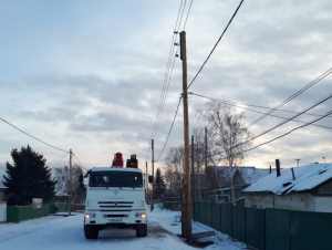 «Якутскэнерго» оперативно отремонтировало поврежденную автомобилем опору ЛЭП «Совхоз»