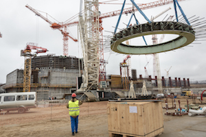 На Курской АЭС-2 монтируют упорную ферму энергоблока №1
