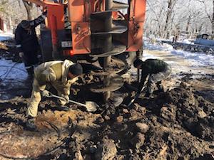 Во Владивостоке устанавливают третью опору ЛЭП, питающую район Чуркин