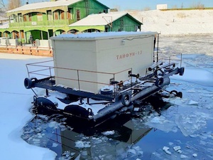 Якутская ТЭЦ спустила на воду плавучую насосную станцию