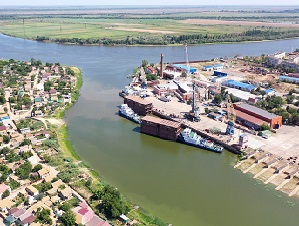 Из Астрахани в Калининград доставлены блоки ледостойкой платформы