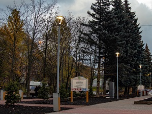 Сквер Николая Ивасюка в Шушарах преобразился в свете современных фонарей