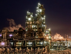 Сургутский ЗСК выработал 25-миллионную тонну автомобильного бензина