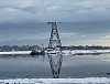 На острове Южный обледеневшие провода ЛЭП упали в реку Поронай